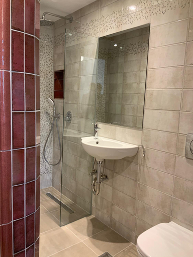 Bathroom 2, Del & Sol, Thessaly