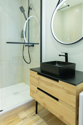 Bathroom 3, Hotel Le Sully, Lozère