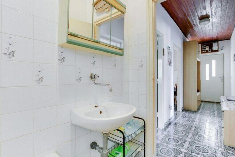 Bathroom 3, Simplistic Apartment in Šibenik near Sea Beach, Šibenik
