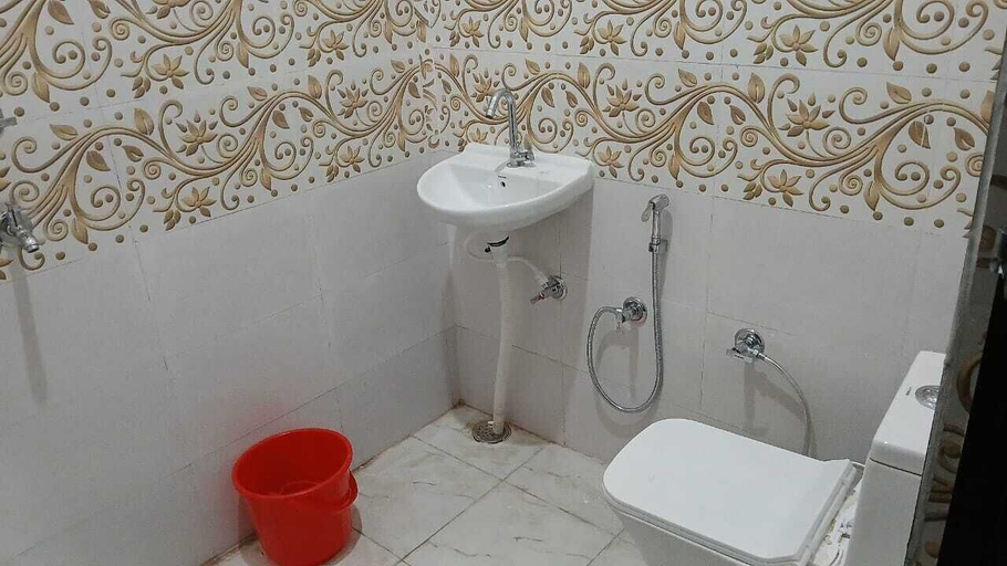 Bathroom 2, J.R Palace Hotel & Banquet, Rampur