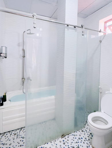 Bathroom 3, Kim Ngoc Khanh Hotel, Tuy Hoa