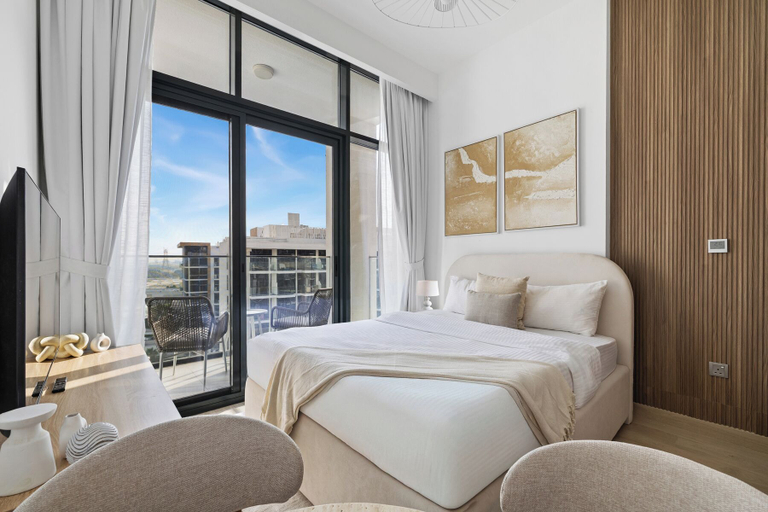 Room 5, Bright Modern Studio in Meydan, Dubai
