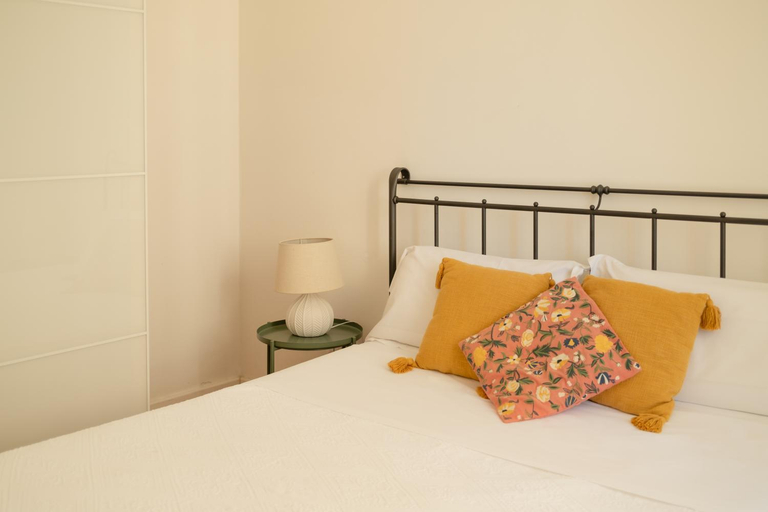 Bedroom 2, Hotel Gutkowski, Syracuse