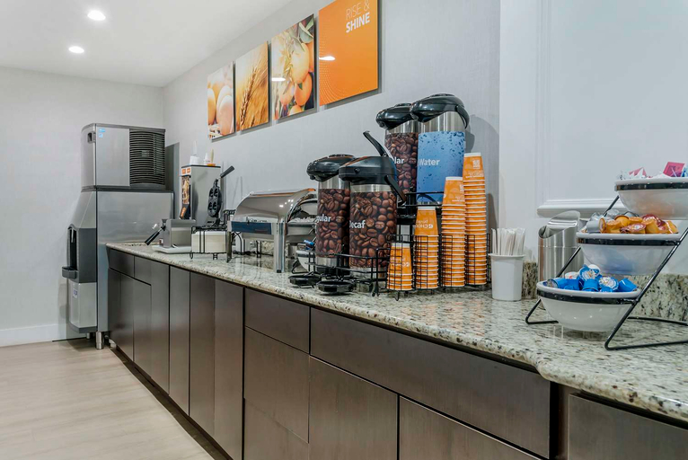 Food & Drinks 4, Comfort Inn Plainwell, MI, Allegan