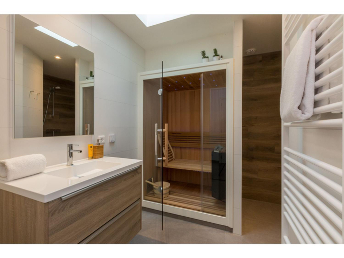 Bathroom, House in Oostkapelle near Beach Sauna, Veere