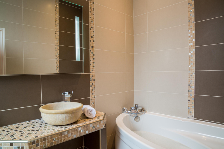 Bathroom 4, Résidence de Rohan, The Originals Relais, Charente-Maritime