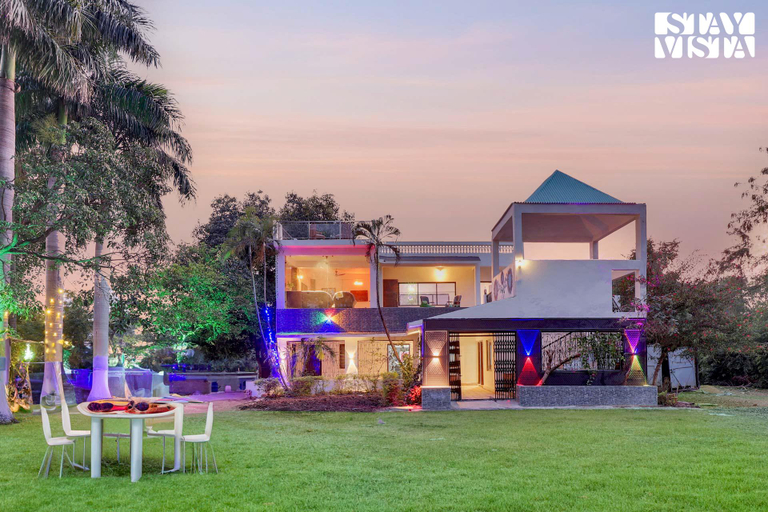 Exterior & Views