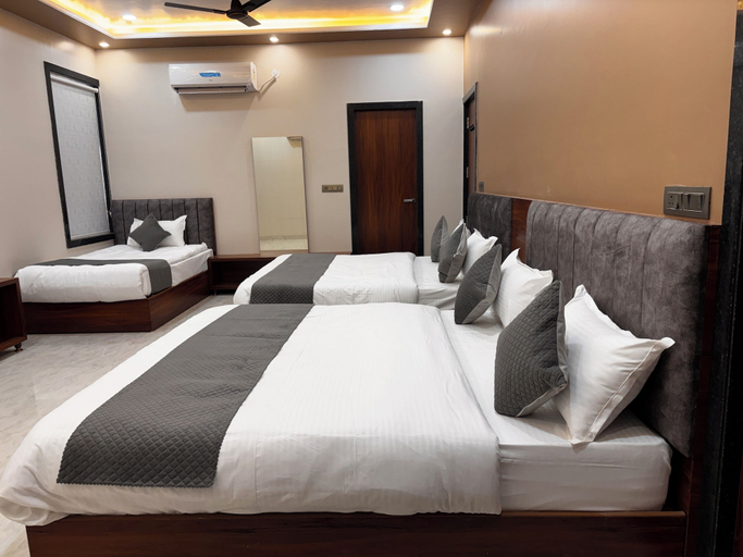Room 3, Hotel Lakshya Raj Palace - Khatushyamji, Sikar