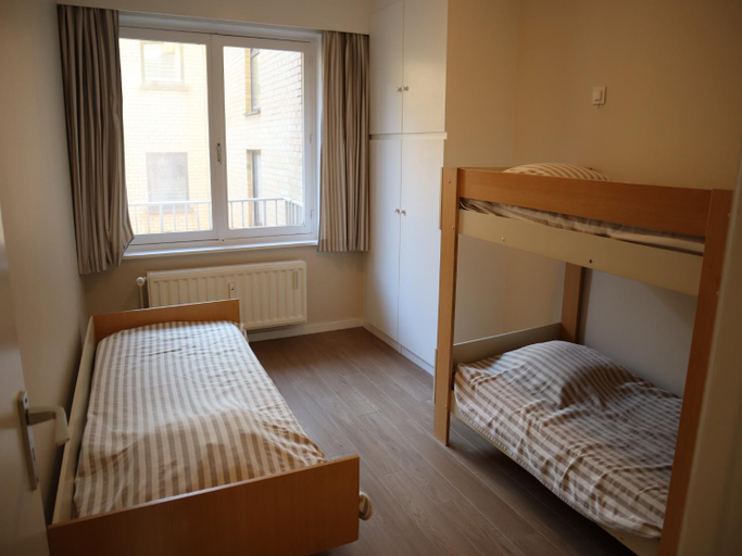 Bedroom 2, Attic Apartment in Nieuwpoort by the Beach, West-Vlaanderen