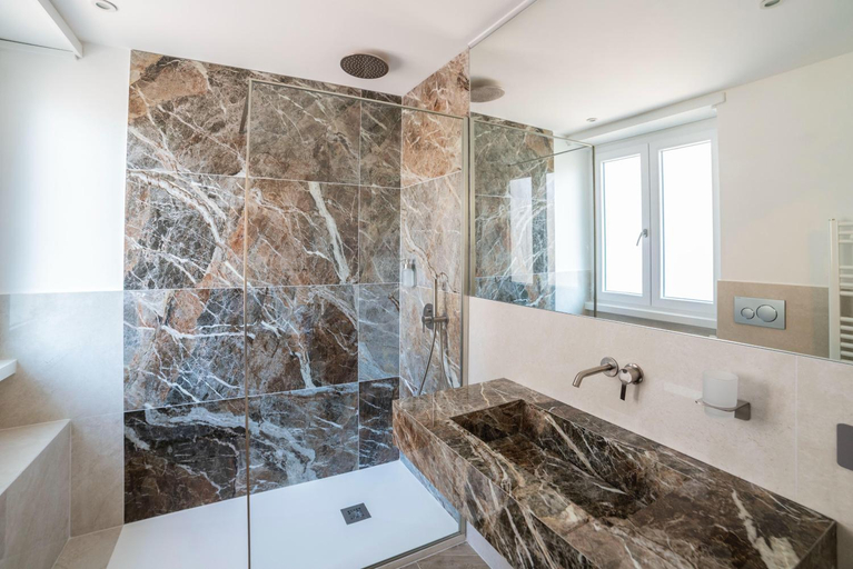 Shower 3, Victoria rooms, Roma