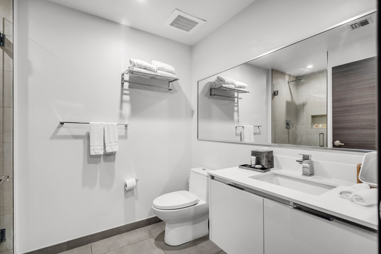 Bathroom, Condo Close to the Beach With Rooftop Pool & Gym, Broward
