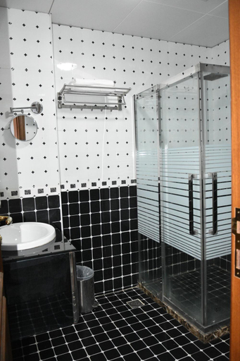 Bathroom, ROYAL SUITE HOTEL APARTMENT, Saham