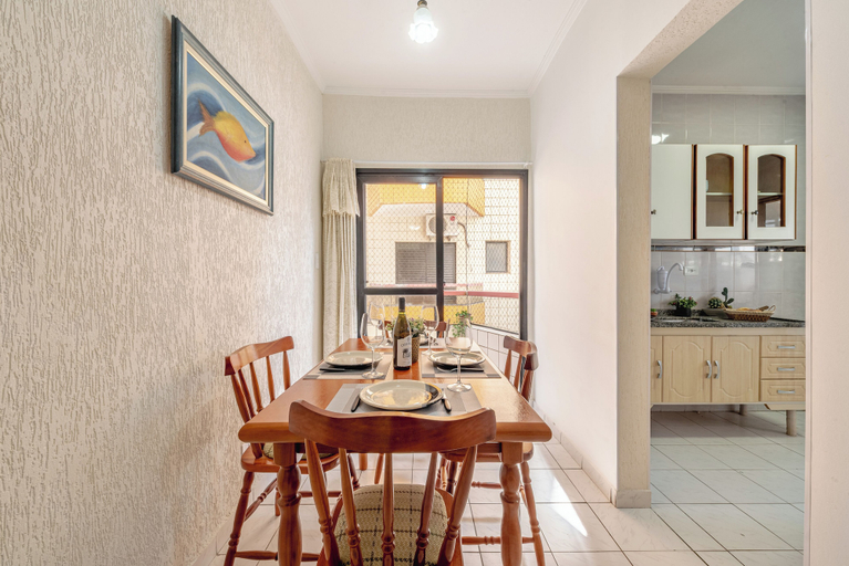 Dining room 5, Aconchegante a 85 m da Praia com vaga, São Vicente