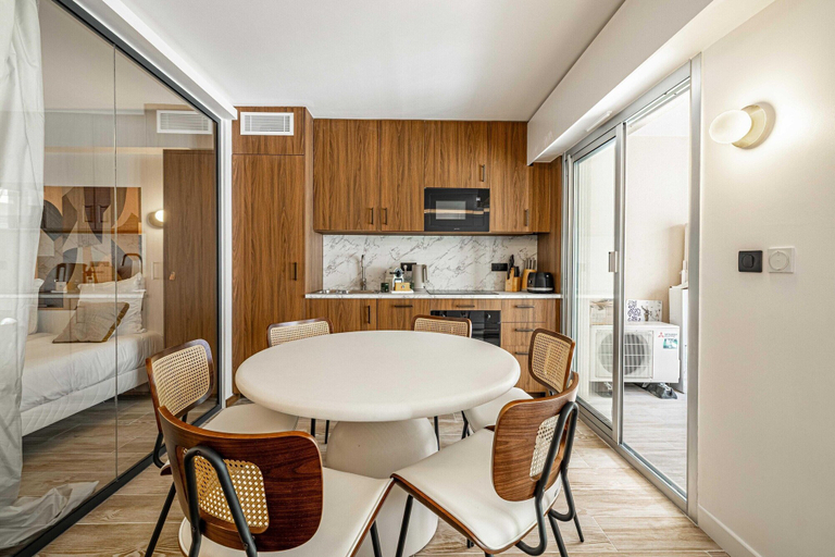 Dining 4, Charming Flat - 2br-6p - Cannes, Alpes-Maritimes