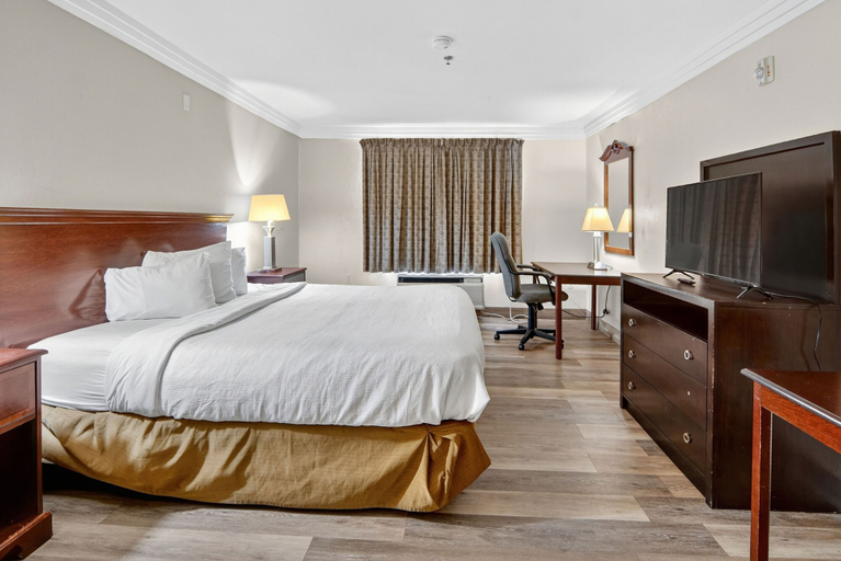 Bedroom 4, Robinson Inn and Suites, McLennan