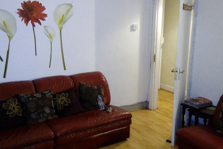 Others 4, House - Sleeps 5, Private Garden & Free Parking, London