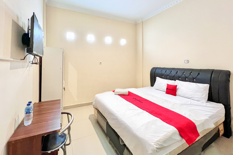 Bedroom 1, RedDoorz @ Golden Gateway Medan, Medan