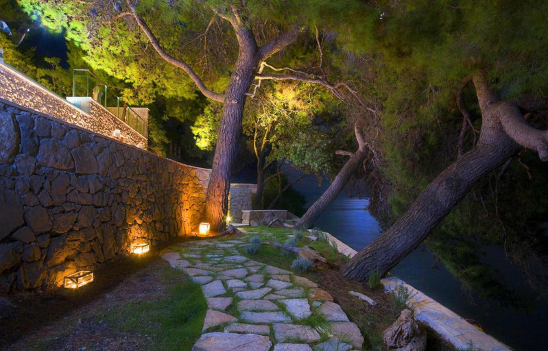 Others 2, Stunning Brac Villa  5 Bedrooms  Villa Selca Brac  5 Metres to the Beach, Selca