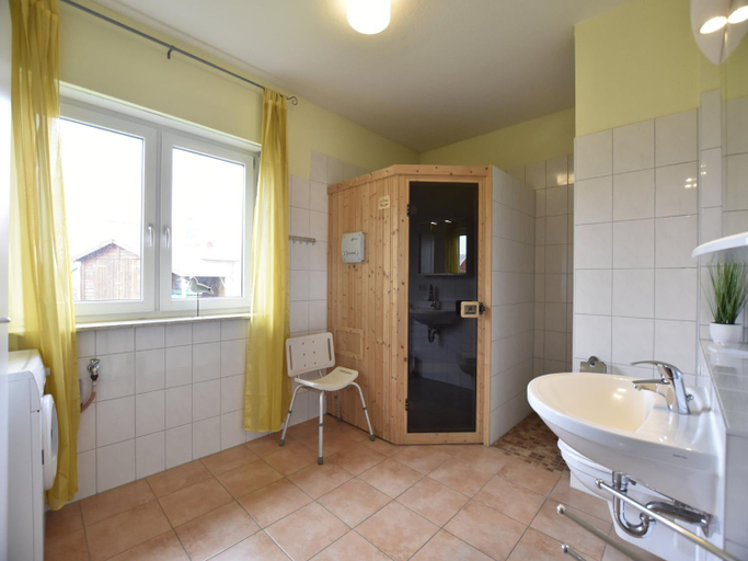 Bathroom 2, Zierow Ferienhaus mit Sauna, Nordwestmecklenburg