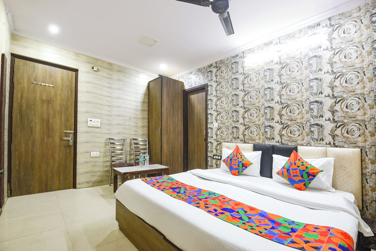Room 2, Fabhotel Park View I, Delhi