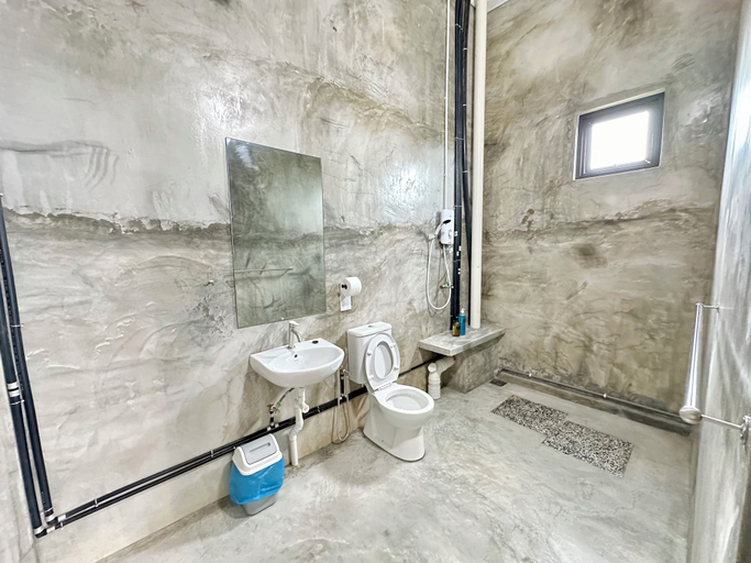 Bathroom 3, Ferringhi Inn 51, Pulau Penang