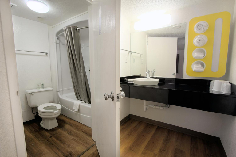 Bathroom 3, Motel6 Piscataway, NJ, Middlesex