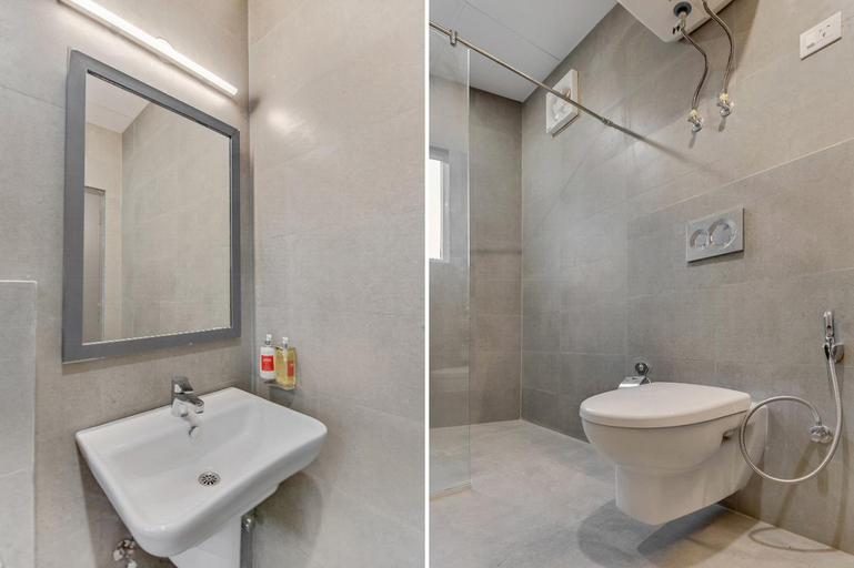 Bathroom 3, Hotel Cozy Cave, Delhi