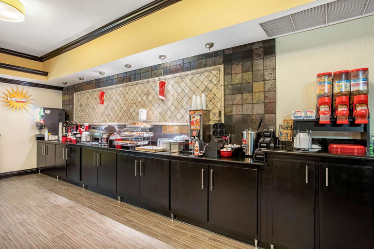 Food & Drinks 4, La Quinta Inn & Suites by Wyndham Conway, Faulkner