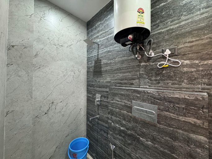 Bathroom 2, Hotel Kalindi kunj, Mathura