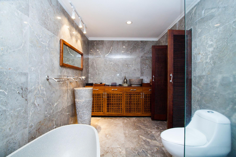 Bathroom 4, Villa Dewata Seminyak, Badung