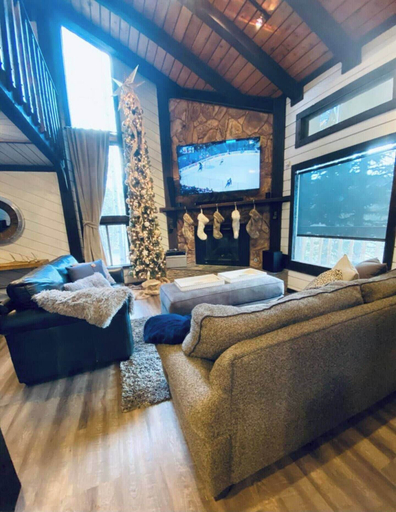 Living area 2, Snowshoe Condo, Iron