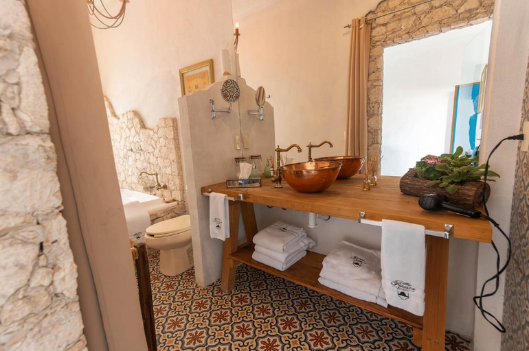 Bathroom 5, Hotel Villa Penasco, Ezequiel Montes