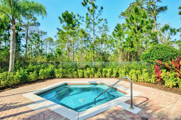 Sport & Beauty 2, Spacious 2BR Condo with Pool , near Disney!, Orange