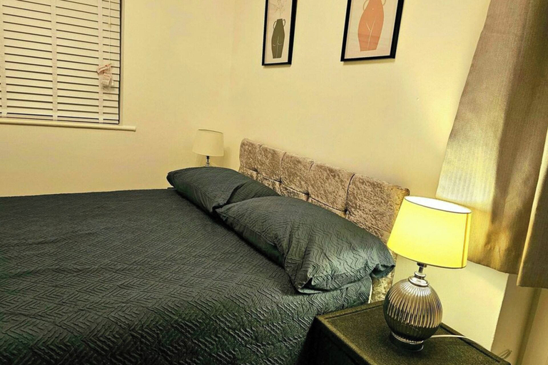 Others 3, Flat - Sleeps 4 - Wifi, Bridgend