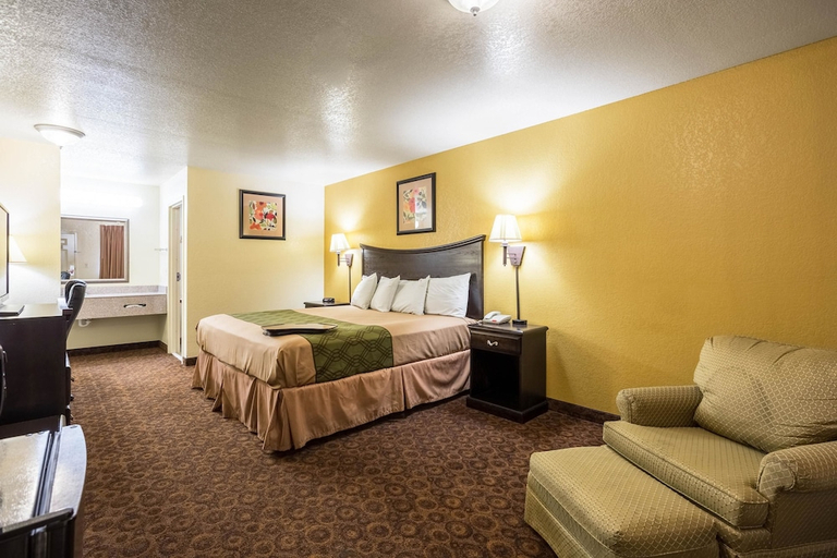 Bedroom 2, The Magnolia Hotel Searcy, White