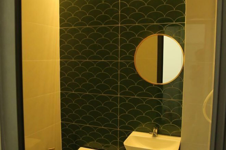 Bathroom 5, Violet Star Hotel, District 1