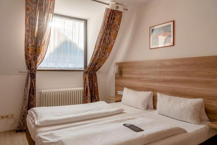 Bedroom 3, Aparthotel Deutschmeister, Main-Tauber-Kreis