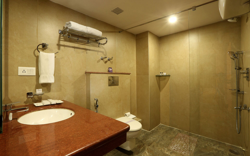 Bathroom 4, Fairmount Shimla Forest Greens, Shimla