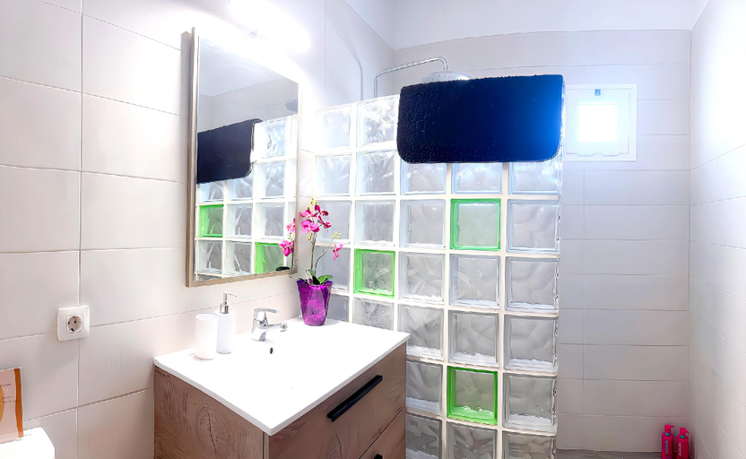 Bathroom 4, Villa Descansa with private pool, sea view, Sat-tv  free Wifi, Las Palmas