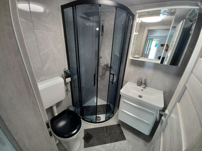 Bathroom 3, Vile Park Studio Apartments, Poreč