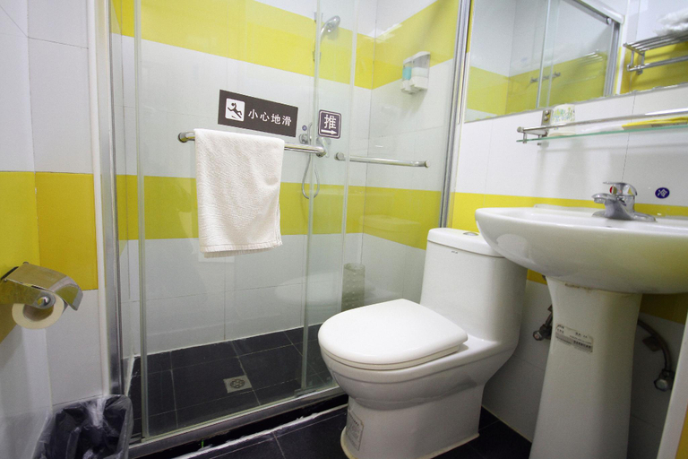 Bathroom 4, 7 Days Inn Xian North 3rd Ring Yi Xue Yuan, Xi'an