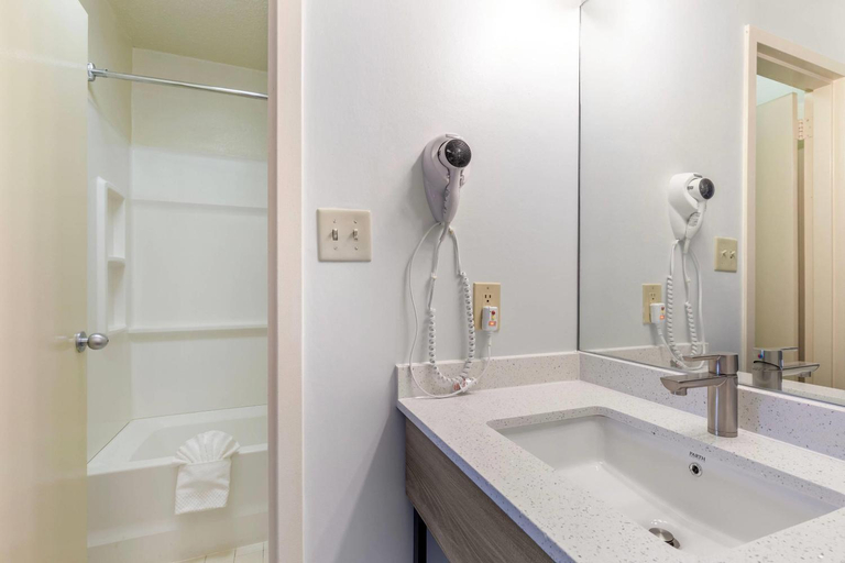 Bathroom 4, Suburban Studios Tysons Corner, Fairfax