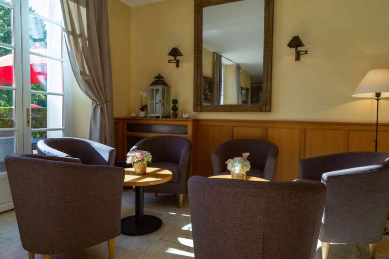 Public Area 2, The Originals Relais, Hôtel St Laurent, Yvelines
