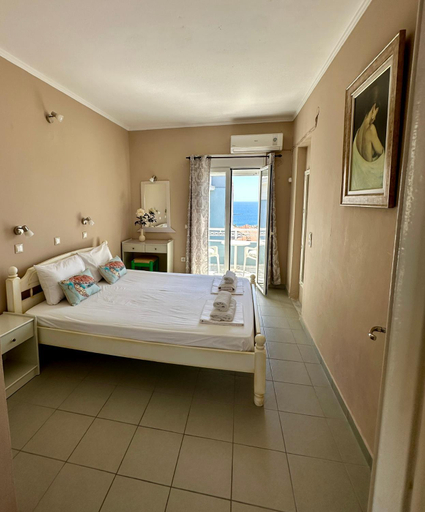 Bedroom 2, Hotel Lenox, North Aegean