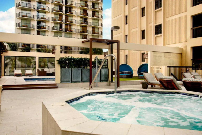Sport & Beauty 2, Waikiki Beach Tower, Honolulu