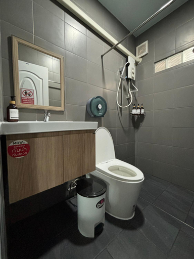 Bathroom 3, The One Hostel Phi Phi Island, Mueang Krabi