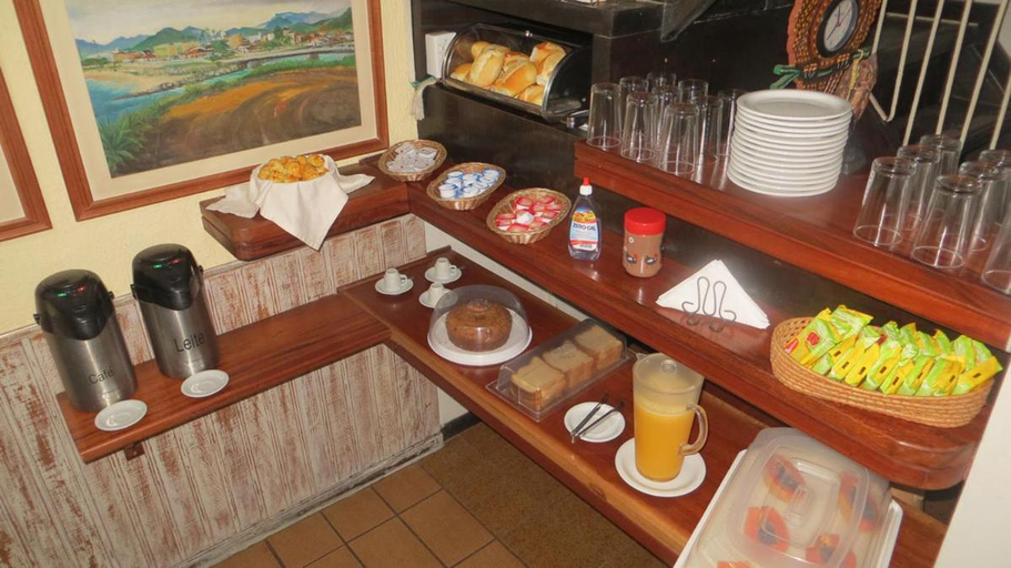 Food & Drinks