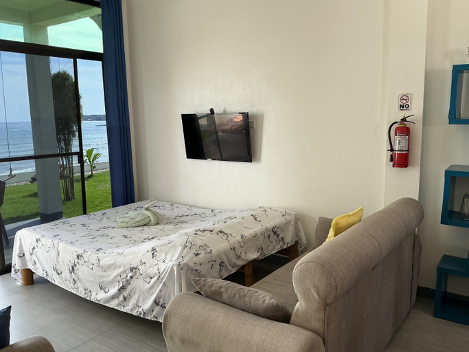 Bedroom 2, BambooBeachVilla1 AC New OCEANFRONT POOL sunsetview garden kitchen SATELLITE STARLINK WI-FI, Dimiao