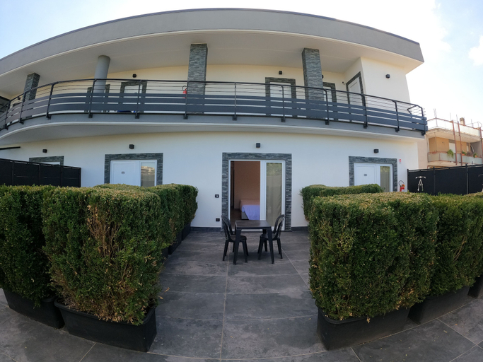 Front of property 5, Hotel Ohana, Rome