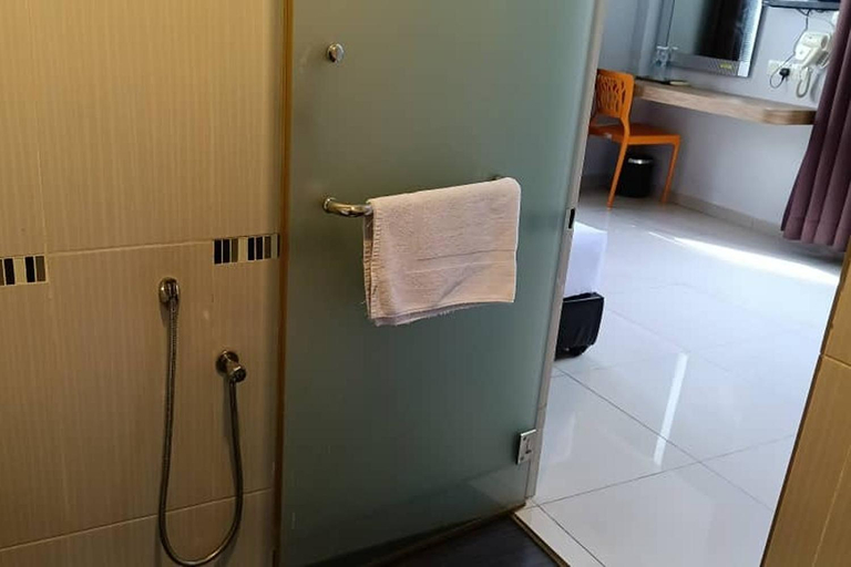 Bathroom 4, Mars Hotel by ZUZU, Kuala Lumpur